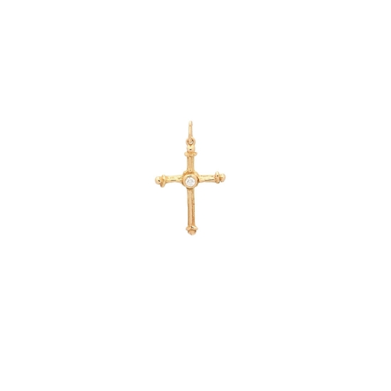 Cruz de oro amarillo mate de 18Kt con un diamante talla brillante en el centro