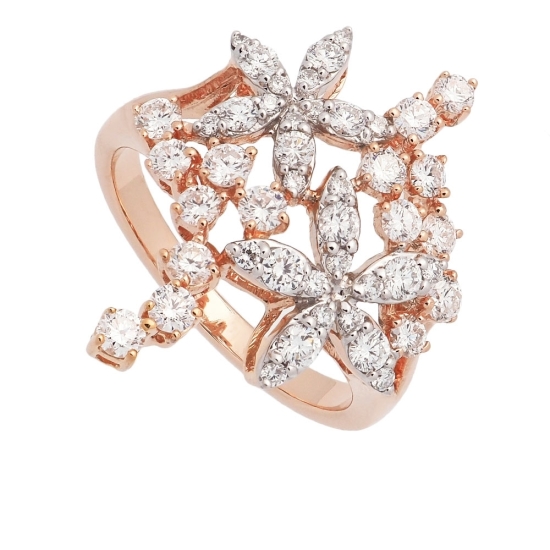Anillo de oro rosa de 18Kt con diamantes talla brillante con un peso de 1,07ct formando un motivo floral