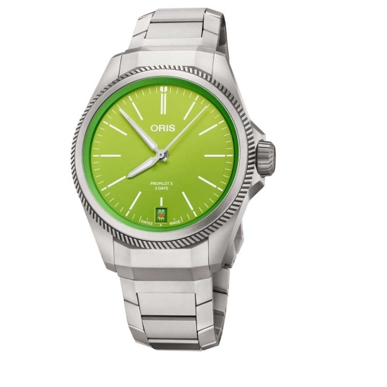 Reloj automático con reserva de marcha de hasta 120 h en caja de titanio de 39.00 mm, esfera de color verde con cristal de zafir
