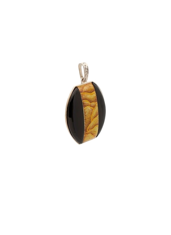 Colgante realizado con esmalte transparente sobre plata cincelada. 
Plata rodinada y obsidiana 2