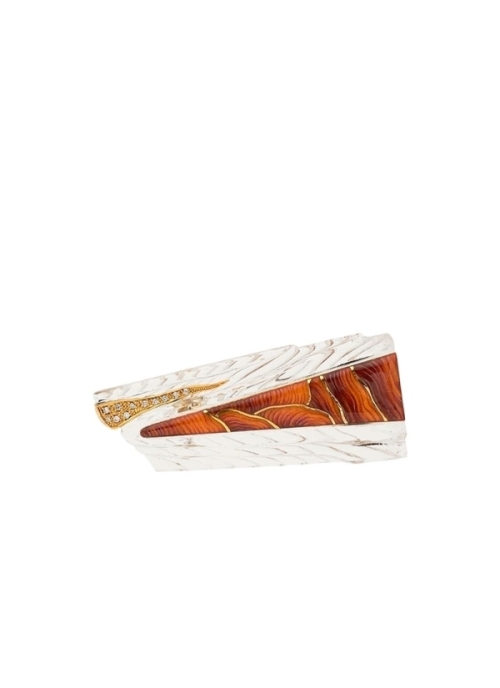 Broche realizado con esmalte celular sobre cobre cincelado.
Base de cristal de roca (cuarzo) transparente y oro amarillo de 18k 
