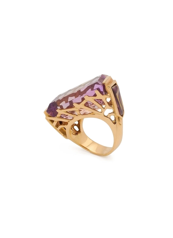 Sortija con esmalte transparente sobre plata cincelada. 
Oro amarillo de 18k y ametrino en talla fantasía 2