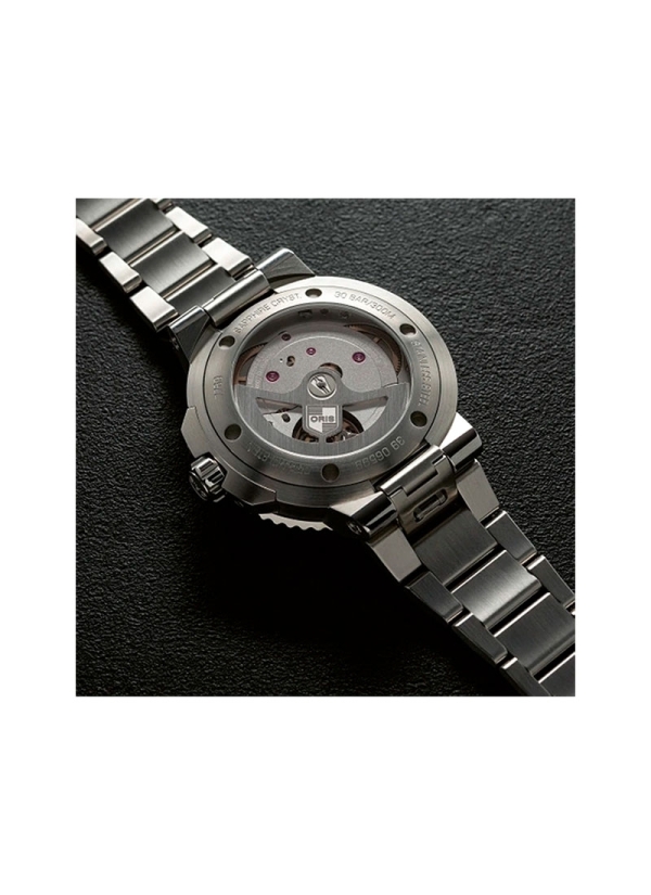 El Oris Aquis Date es un reloj automático de Calibre 400, con reserva de marcha de hasta 120h, caja de acero de 41,50 mm, esfera 2