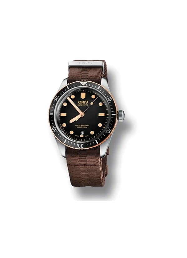 El Oris Divers Sixty-Five es un reloj automático con caja de acero de 40 mm con bisel en negro, esfera negra, fecha, cristal de 