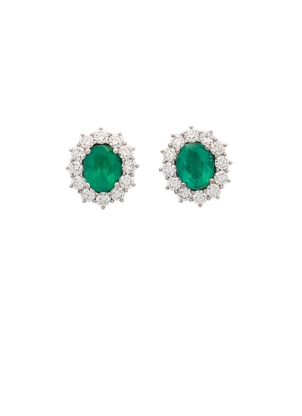 Pendientes de oro blanco de 18Kt con esmeraldas talla oval con un peso total de 2,14ct y diamantes talla brillante de 1,30ct de