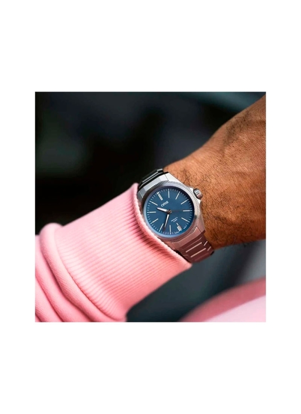 Reloj automático con reserva de marcha de hasta 120 h en caja de titanio de 39.00 mm, esfera azul con cristal de zafiro y brazal 2