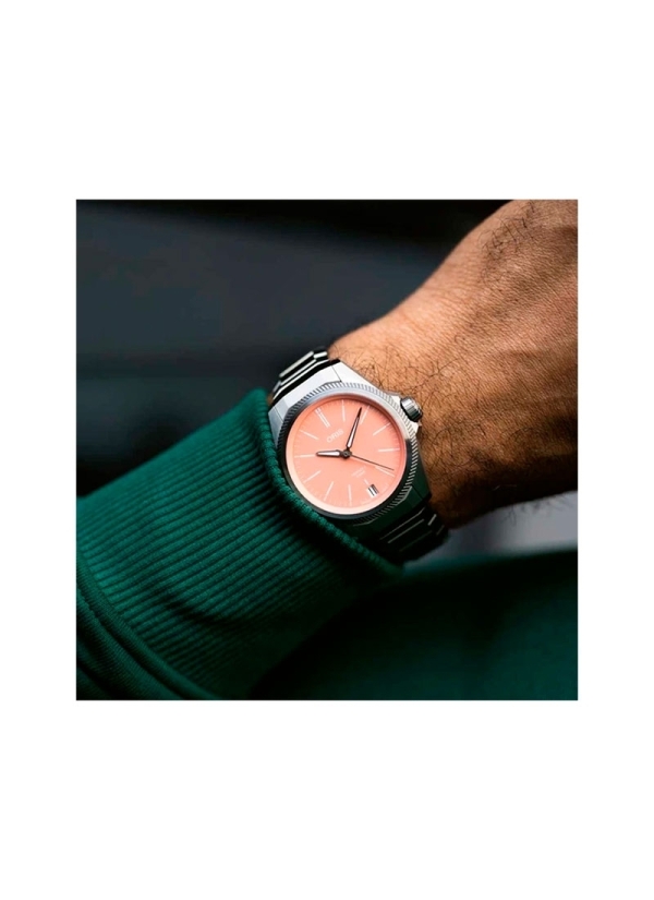 Reloj automático con reserva de marcha de hasta 120 h en caja de titanio de 39.00 mm, esfera de color rojo con cristal de zafiro 2