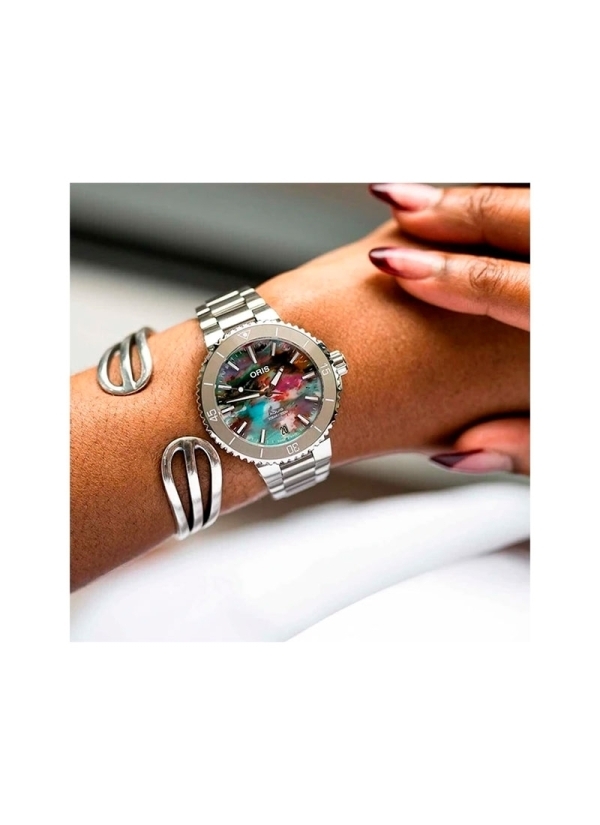 Reloj automático con reserva de marcha de hasta 38h, caja de acero de 36.50mm, esfera multicolor elaborada con residuos plástico Reloj automático con reserva de marcha de hasta 38h, caja de acero de 36.50mm, esfera multicolor elaborada con residuos plástico