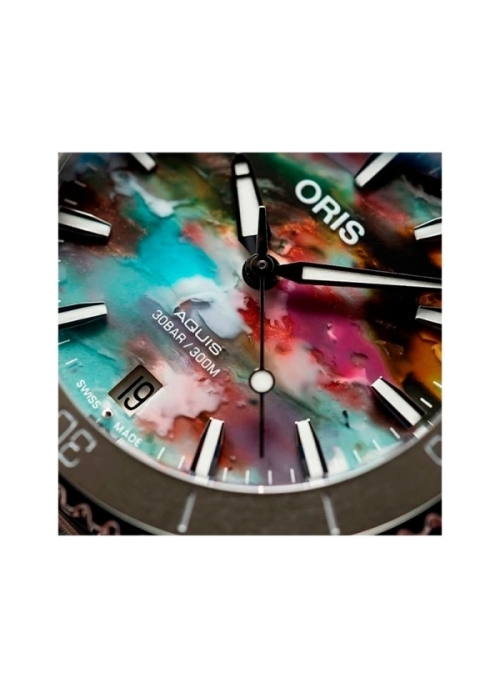 Reloj automático con reserva de marcha de hasta 38h, caja de acero de 36.50mm, esfera multicolor elaborada con residuos plástico