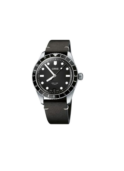 Reloj de movimiento automático impulsado por el calibre 400 y realizado en acero de 40mm de diámetro con hasta 120h de reserva d