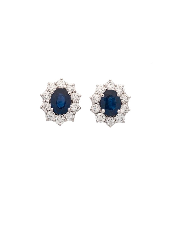Pendientes de oro blanco de 18Kt, clásica orla, hecha a mano con 2 zafiros ovales de 8 X 6mm de buen color, con un peso total de