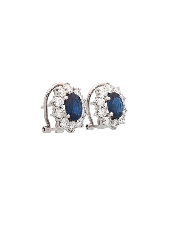 Pendientes de oro blanco de 18Kt, clásica orla, hecha a mano con 2 zafiros ovales de 8 X 6mm de buen color, con un peso total de 2