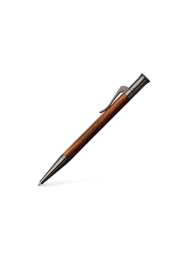 La gama Clásica combina de una forma única el carácter cálido y natural de la madera con la fría elegancia de las superficies ba