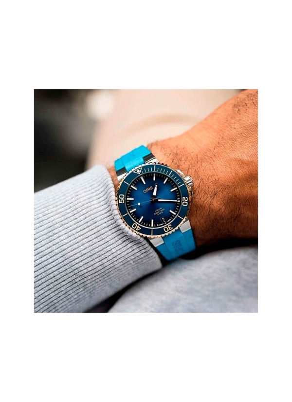 Reloj automático con reserva de marcha de hasta 120h, caja de acero de 41.5mm, esfera azul, ventana de fecha y brazalete de cauc 2