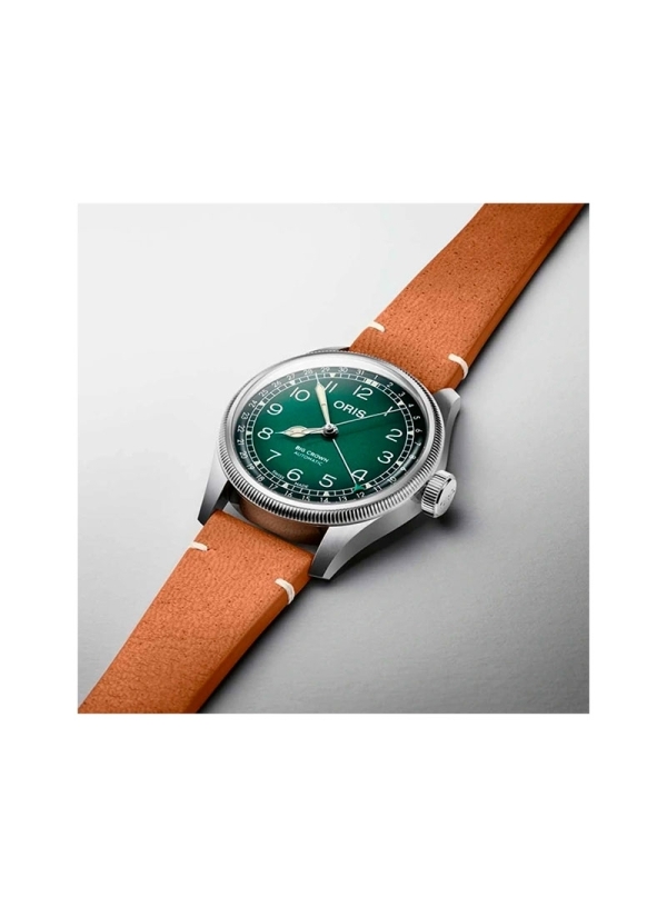 Reloj automático con reserva de marcha de hasta 38h, caja de acero de 38 mm, esfera verde con aguja indicadora de fecha. El braz 2