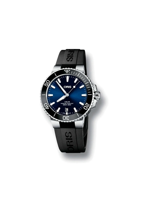 El Oris Aquis Date es un reloj automático con reserva de marcha de 38h, caja de acero de 39,50 mm, esfera azul con ventana de fe