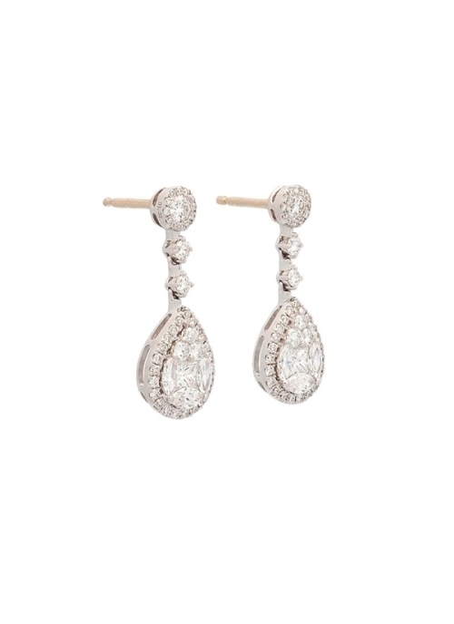Pendientes largos (22mm) de oro blanco de 18Kt, compuesto por diamantes talla brillante (82-0,71ct), talla princesa (2-0,21ct) y