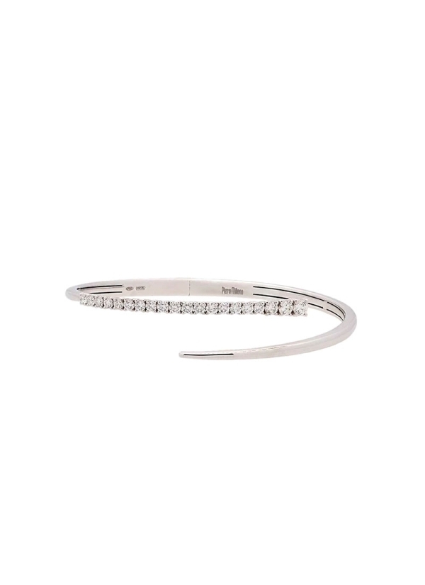 Pulsera rígida y abierta de oro blanco de 18Kt. En un extremo diamantes talla brillante engastados en garras y en disminución de