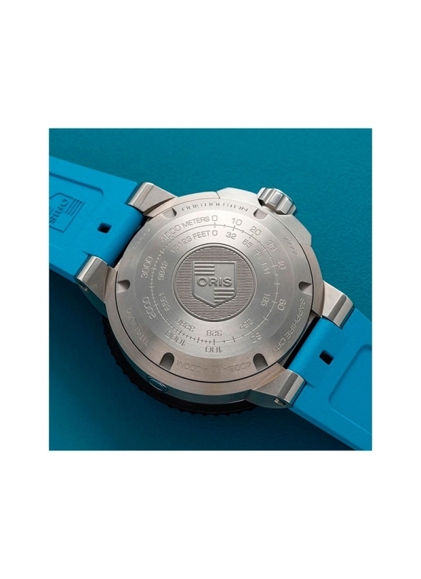 Reloj automático con reserva de marcha de hasta 120h, caja de titanio de 49,50 mm, esfera azul con ventana de fecha con correa d