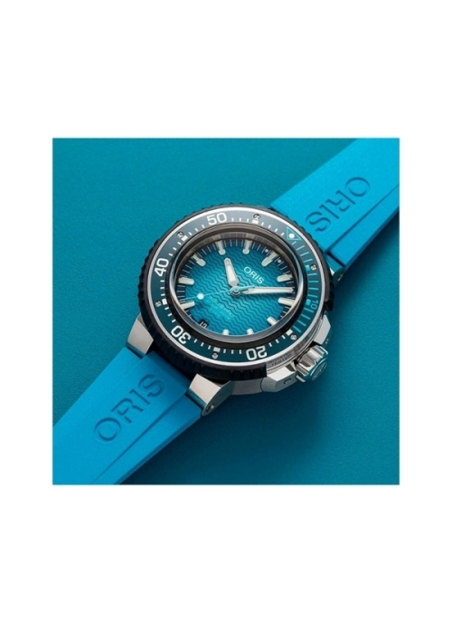 Reloj automático con reserva de marcha de hasta 120h, caja de titanio de 49,50 mm, esfera azul con ventana de fecha con correa d