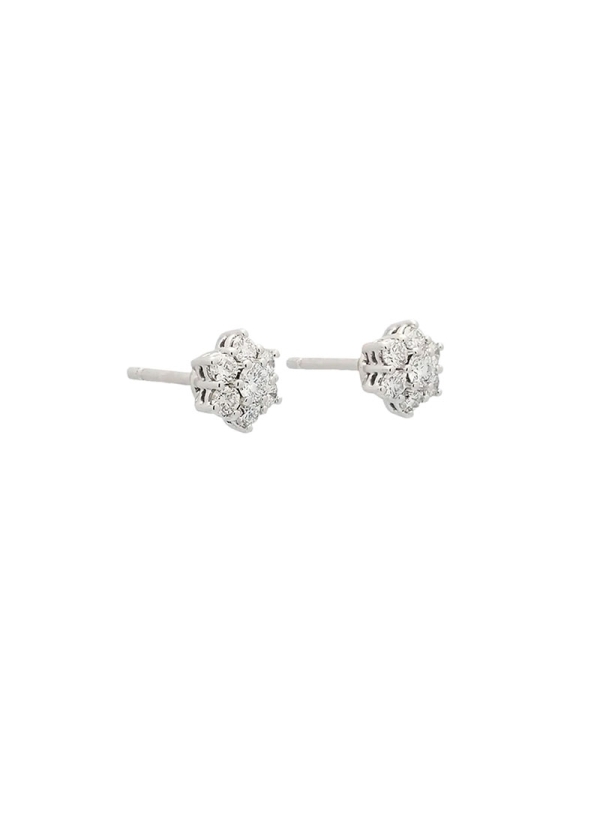 Pendientes de oro blanco de 18Kt, hechos a mano, compuestos por un brillante central rodeado de otros 6 haciendo un ligero efect 2