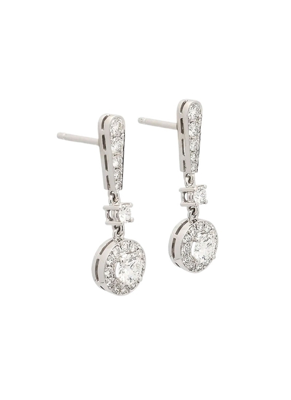 Pendientes de oro blanco de 18Kt, hechos a mano. Largos, compuestos por una gota invertida de diamantes, unida a una orla con un