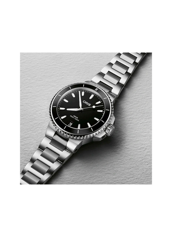 Reloj automático con reserva de marcha de hasta 38h, caja de acero de 36,50 mm, esfera negra con ventana de fecha y correa de ac 2