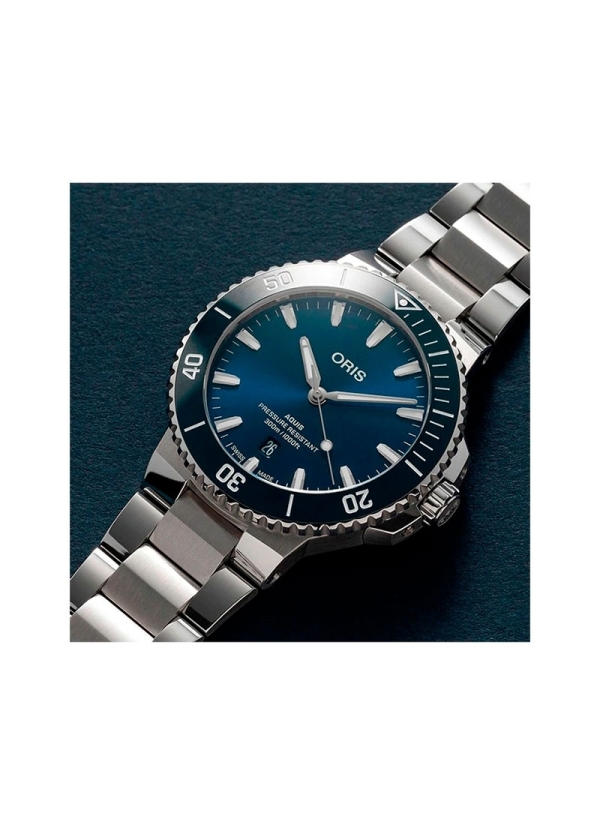 Reloj automático con reserva de marcha de hasta 38h, caja de acero de 43,50 mm, esfera negra con ventana de fecha y correa de ac 2