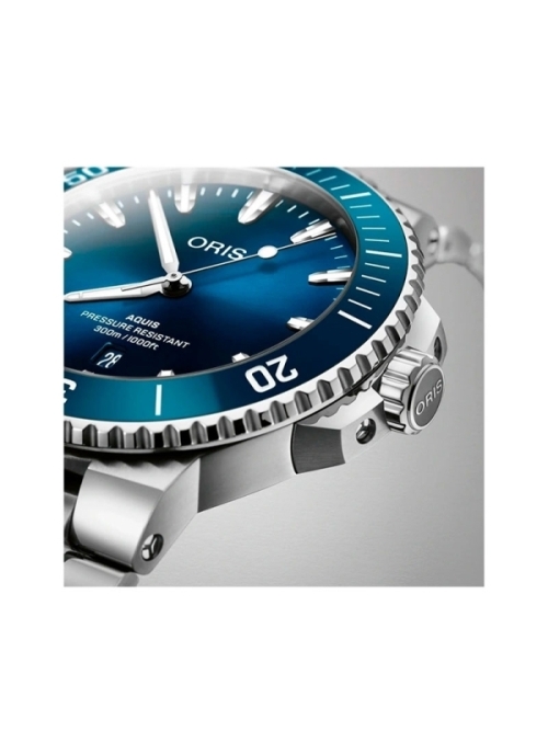 Reloj automático con reserva de marcha de hasta 38h, caja de acero de 43,50 mm, esfera negra con ventana de fecha y correa de ac