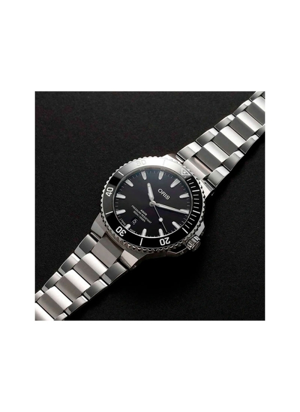 Reloj automático con reserva de marcha de hasta 38h, caja de acero de 43,50 mm, esfera negra con ventana de fecha y correa de ac 2