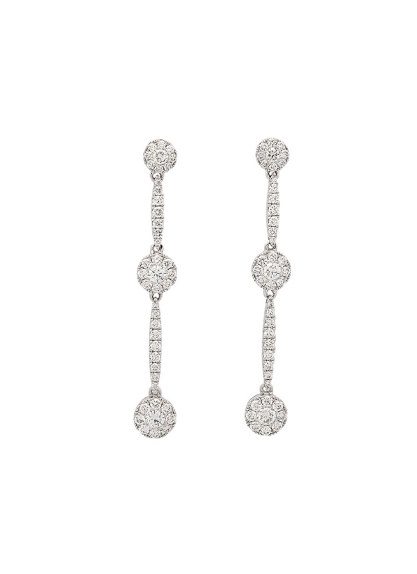 Pendientes largos de oro blanco de 18Kt. Tres motivos circulares, unidos por barritas, todos ellos engastados con diamantes tall