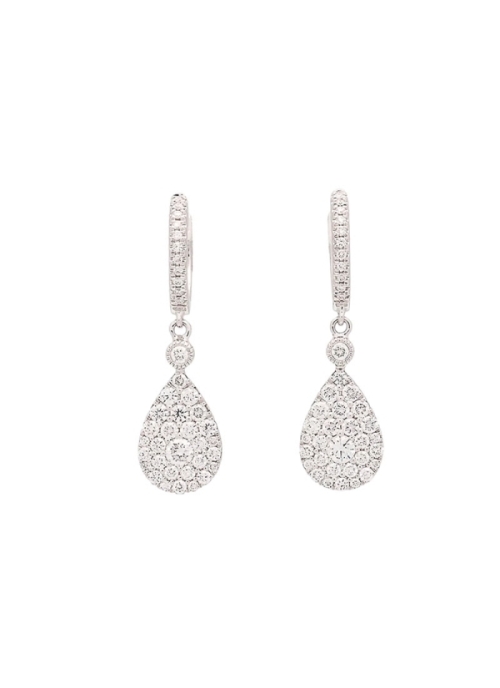 Pendientes de oro blanco de 18Kt, en forma de criolla que se une a un motivo en forma de gota, mediante un pequeño diamante. Pes