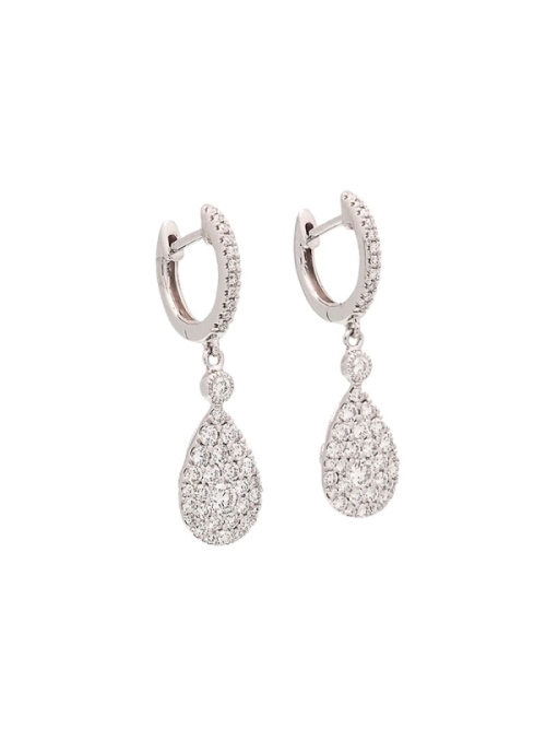 Pendientes de oro blanco de 18Kt, en forma de criolla que se une a un motivo en forma de gota, mediante un pequeño diamante. Pes