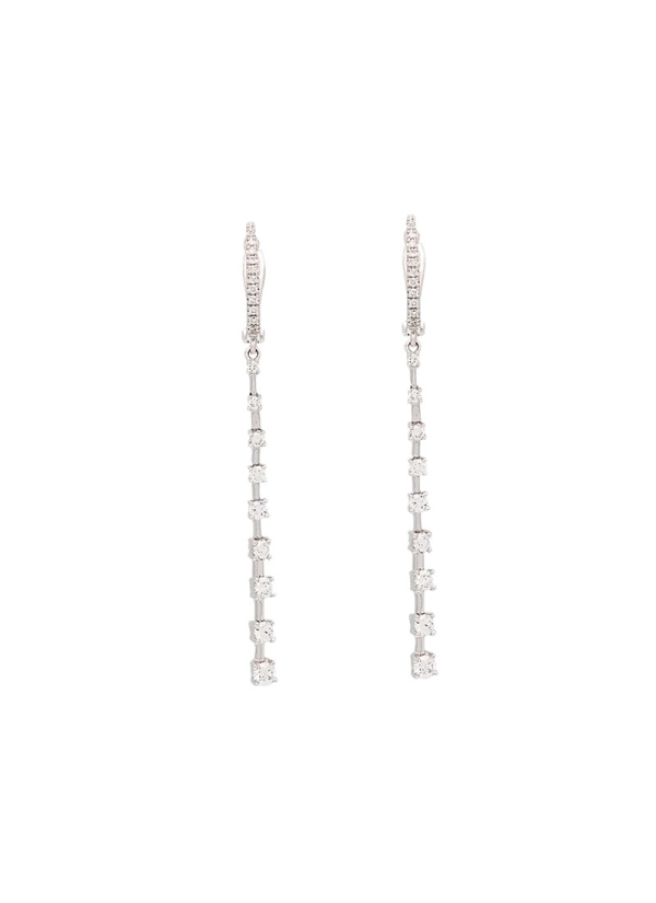 Pendientes largos de oro blanco de 18Kt. Finísima criolla de brillantes de la que penden otros 9, engastados en garras y unidos