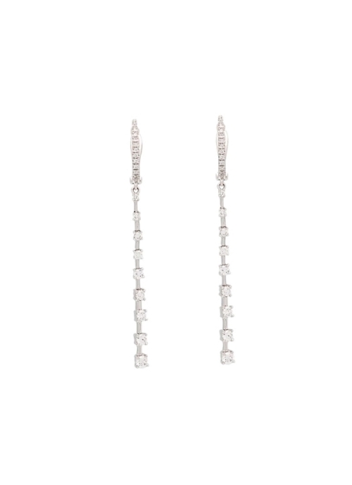 Pendientes largos de oro blanco de 18Kt. Finísima criolla de brillantes de la que penden otros 9, engastados en garras y unidos 