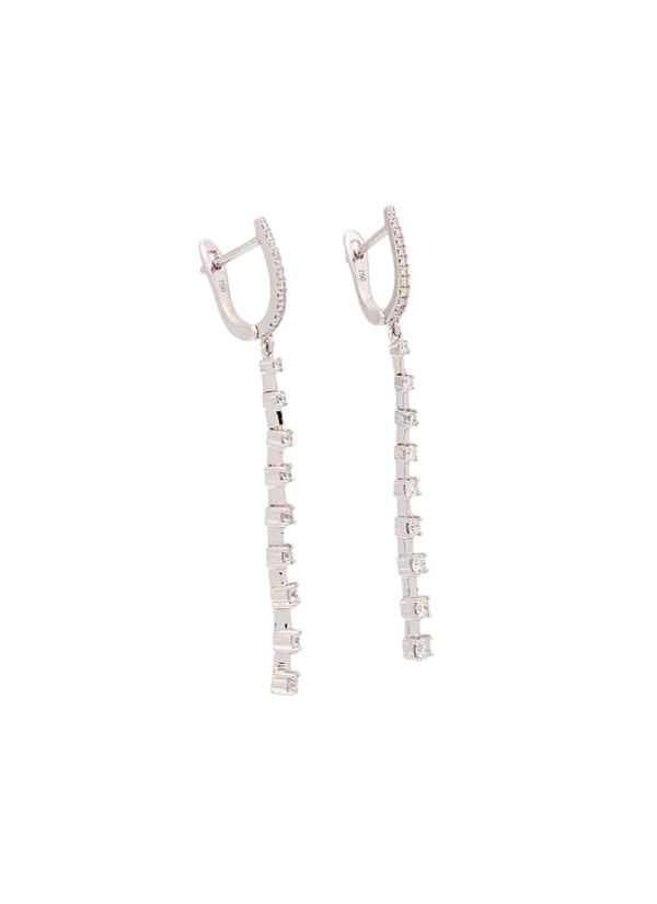 Pendientes largos de oro blanco de 18Kt. Finísima criolla de brillantes de la que penden otros 9, engastados en garras y unidos  2