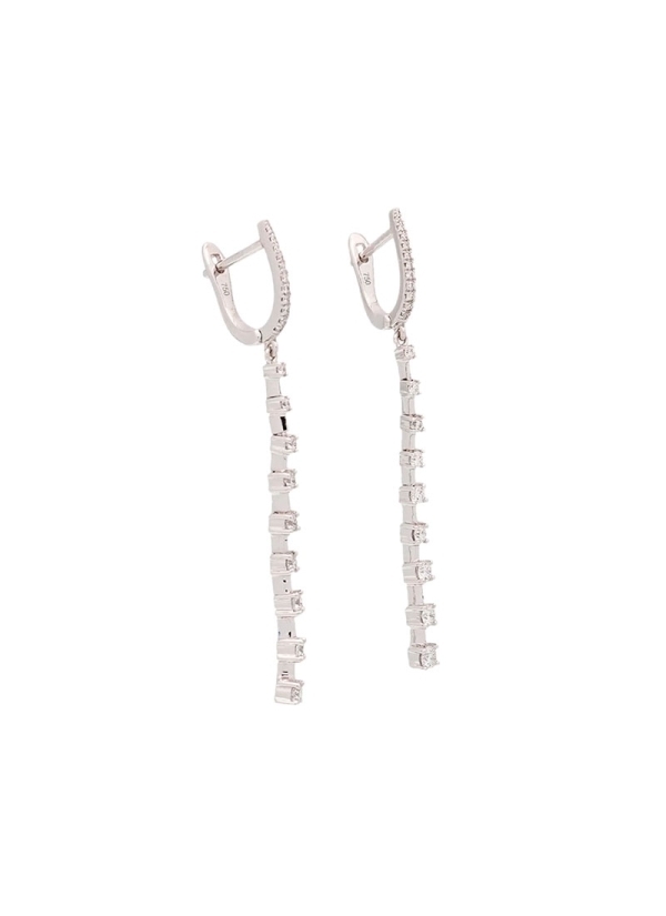 Pendientes largos de oro blanco de 18Kt. Finísima criolla de brillantes de la que penden otros 9, engastados en garras y unidos 