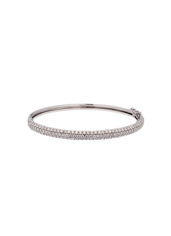 Pulsera rígida de oro blanco de 18Kt, con 3 filas de diamantes talla brillante, engastados en garras. El peso total de los diama