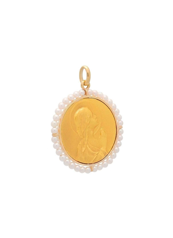 Medalla de oro amarillo de 18Kt, ave manos de 22mm de diámetro con un cerco de 36 perlas cultivadas Akoya de 2-2,5mm. 2