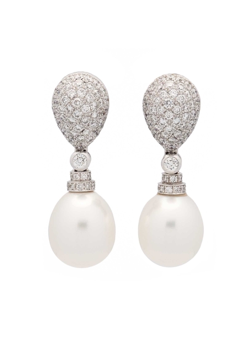 Pendientes de oro blanco de 18Kt, hechos a mano. Forma aperillada de pavé unida a una perla australiana aperillada de 11-12mm, m
