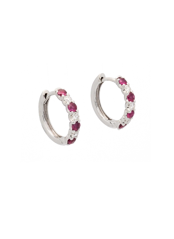 Pendientes de oro blanco de 18Kt, criollas compuestas por 6 rubíes talla redonda con un peso total de 0,45ct y 5 diamantes talla 2