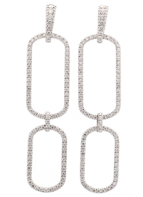 Pendientes largos de oro blanco de 18Kt, compuestos por 2 formas rectangulares de bordes redondeados, compuestas por una hilera 