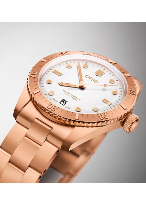 Reloj de movimiento automático con reserva de marcha de 41h en caja de bronce de 38 mm, esfera en color blanco, ventana de fecha 2