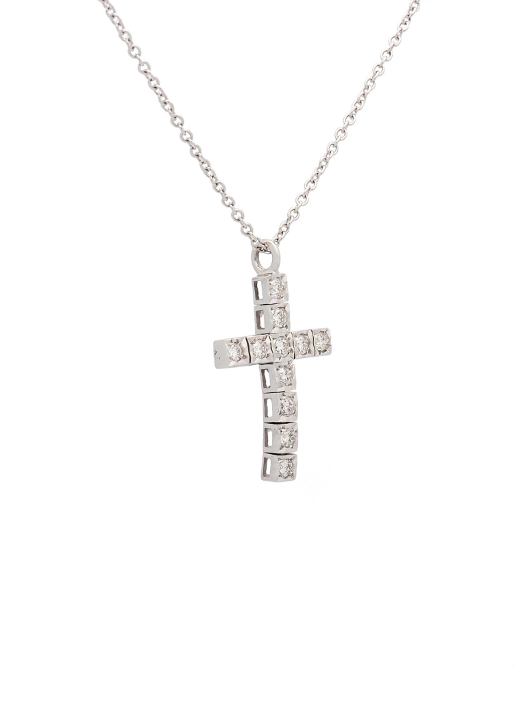 Cadena de oro blanco de 18Kt de 40cm de largo, con una cruz de 17x12mm compuesta por 11 diamantes talla brillante con un peso to