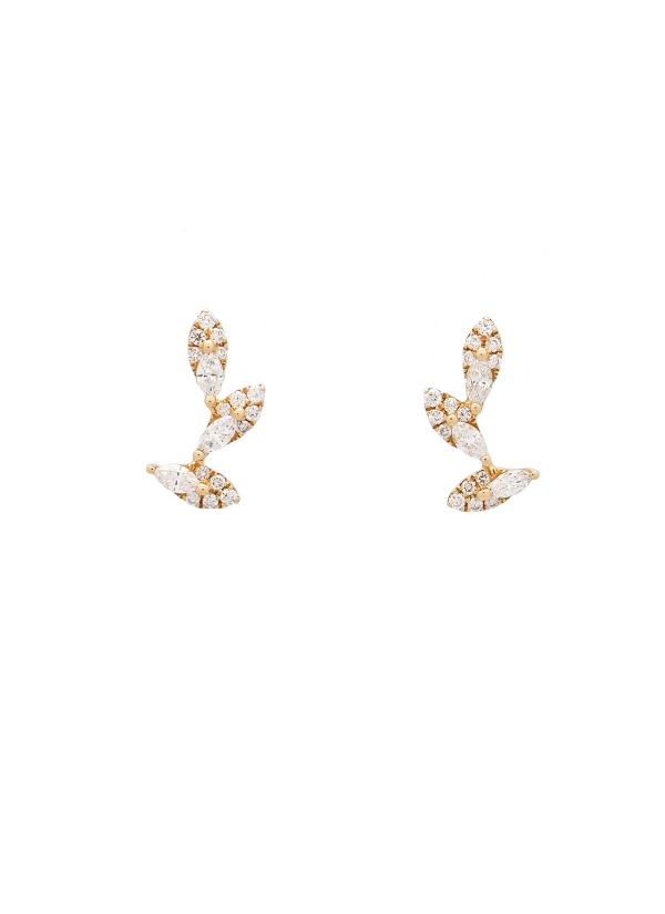 Pequeños pendientes de oro amarillo de 18Kt, trepadores, en forma de tres pequeñas hojas con varios diamantes talla brillante. P