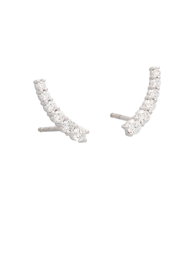Pendientes de oro blanco de 18Kt, en forma de trepadores, compuestos por 6 diamantes talla brillante, dispuestos en disminución.