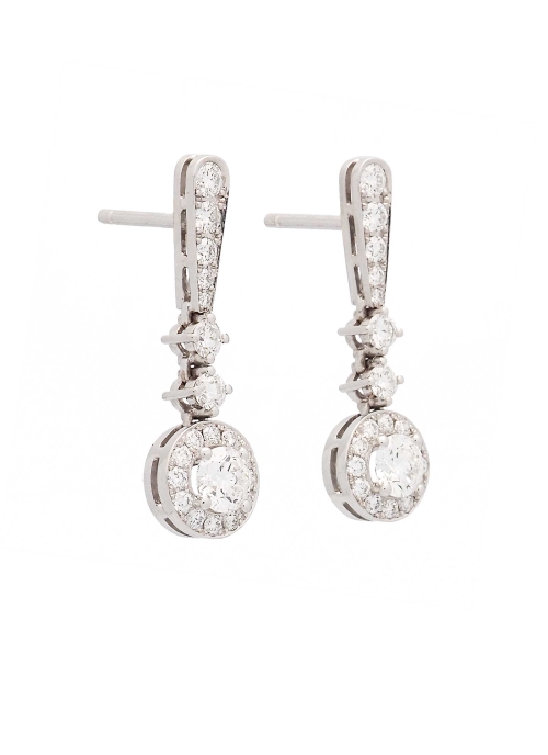 Pendientes de oro blanco de 18Kt, hechos a mano. Gota invertida, unida por 2 garras a una orla con una piedra central montada en