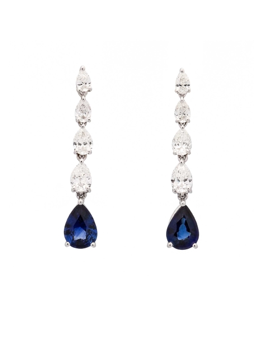 Pendientes de oro blanco de 18Kt, formados por una fila de diamantes talla perilla engastados en garras, que terminan en una per