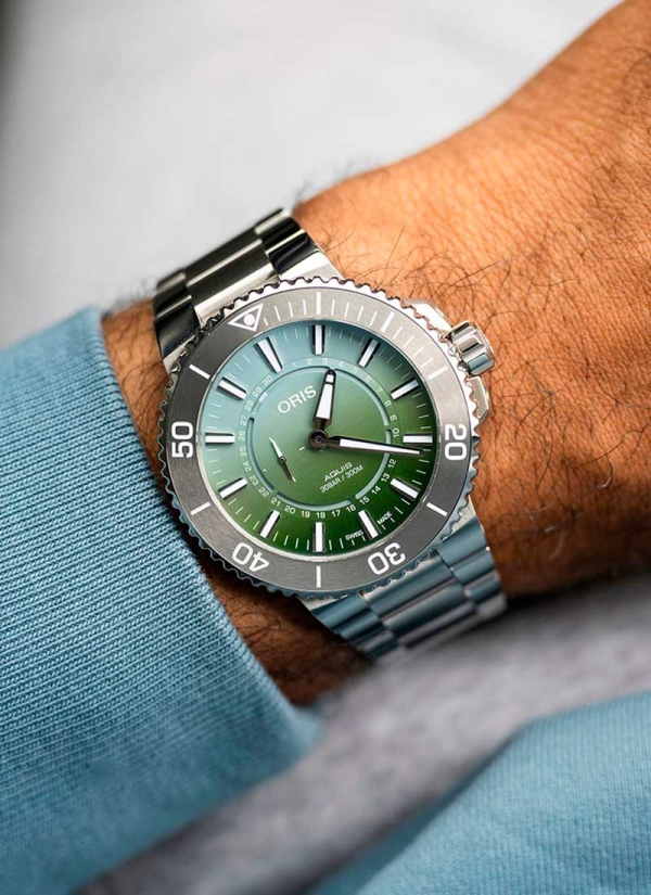 Reloj automático con reserva de marcha de hasta 41h, caja de acero de 43,50 mm con bisel de tungsteno, esfera verde con escala m 2