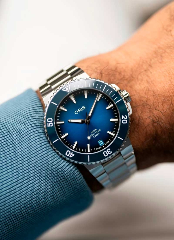 Reloj automático de Calibre 400, con reserva de marcha de hasta 120h, caja de acero de 43,50 mm con bisel giratorio, esfera azul 2